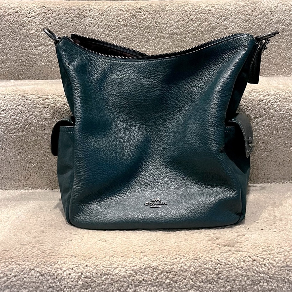 Coach purse. Lightly used, only used a few times. No damages or scratches.